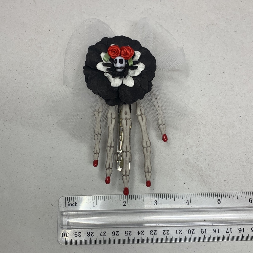 NEW 3 piece Day of the Dead items 💀 Hair Clip, Honeycomb Centerpiece & Sign - Picture 3 of 16